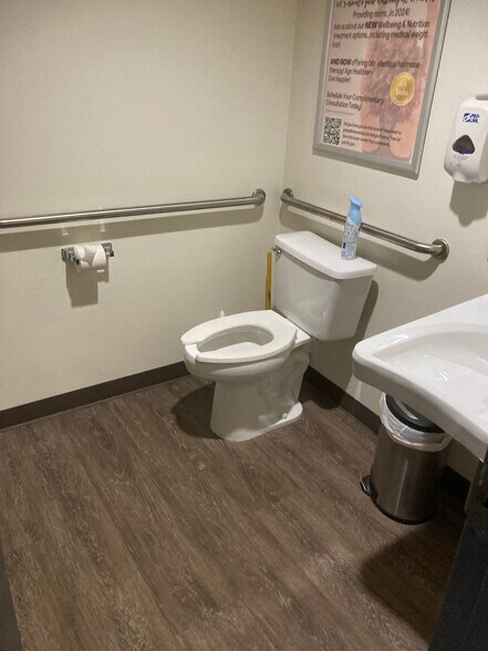 More Photos Of 3510 Clinton Pl, Lawrence Medical For Lease