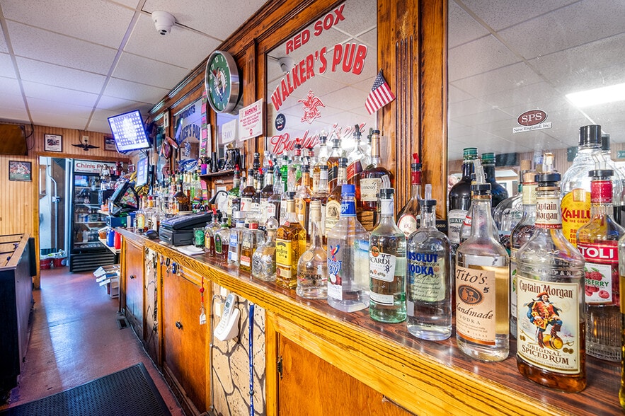 More Photos Of 104 Canal St, Blackstone Bar For Sale