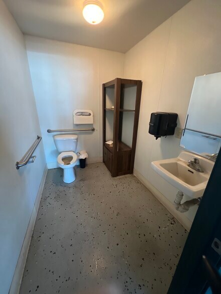 More Photos Of 1040 High St, Atwater Auto Repair For Lease