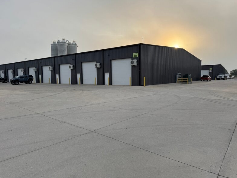 Primary Photo Of 18425 Webster St, Spring Hill Warehouse For Lease