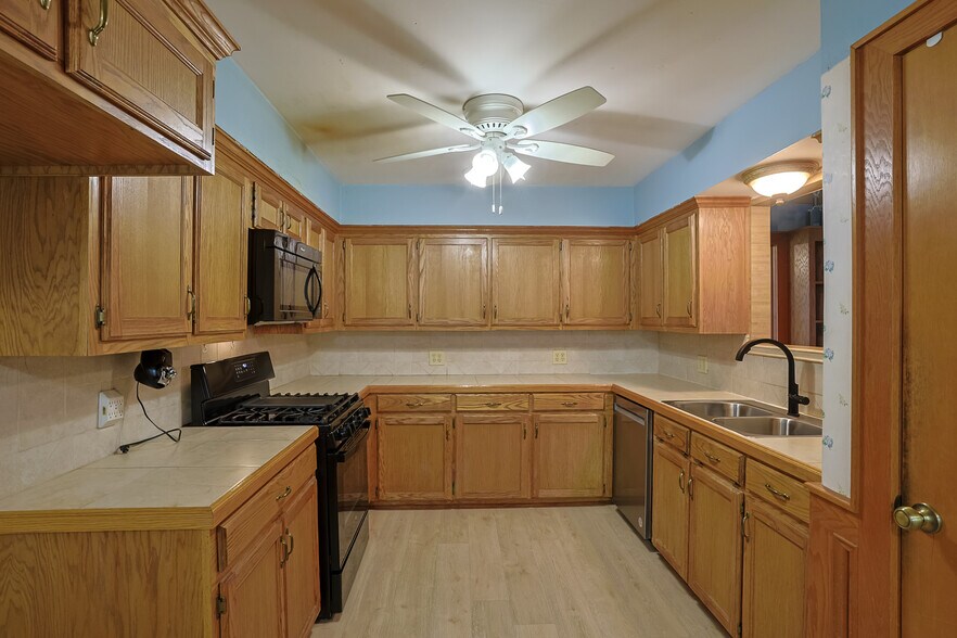 More Photos Of 211 Brantley Ln, Magnolia Apartments For Sale