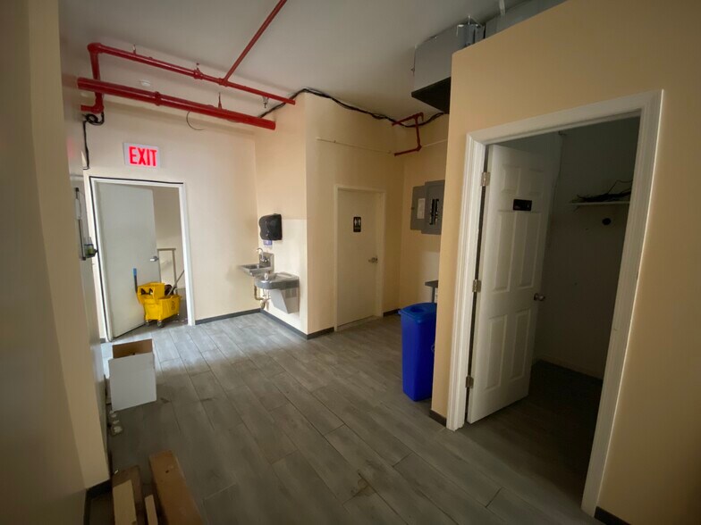 More Photos Of 206-04-206-24 Hillside Ave, Queens Village Storefront For Lease