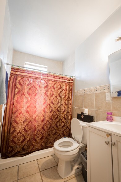 More Photos Of 16650-16658 Woodruff Ave, Bellflower Storefront Retail Residential For Sale