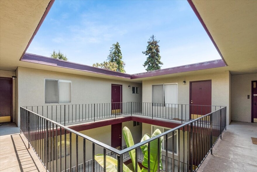 More Photos Of 2231-2233 Grant St, Berkeley Apartments For Sale