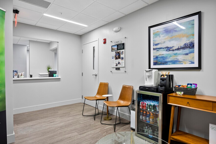 More Photos Of 711-713 Troy Schenectady Rd, Latham Medical For Lease