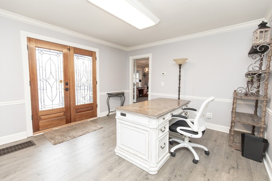 More Photos Of 111 Shivel Dr, Hendersonville Office For Sale