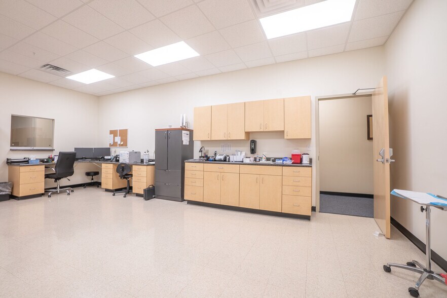 More Photos Of 227 Monogard Dr, Manchester Medical For Sale