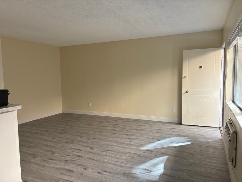 More Photos Of 1193 N Ardmore Ave, Los Angeles Apartments For Sale