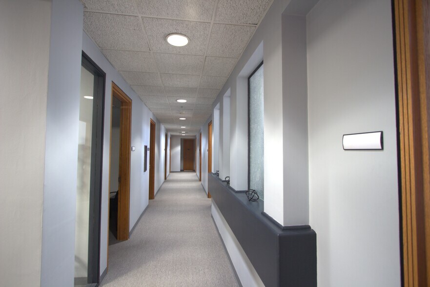 More Photos Of 104 N Main St, Saint Charles Office For Lease