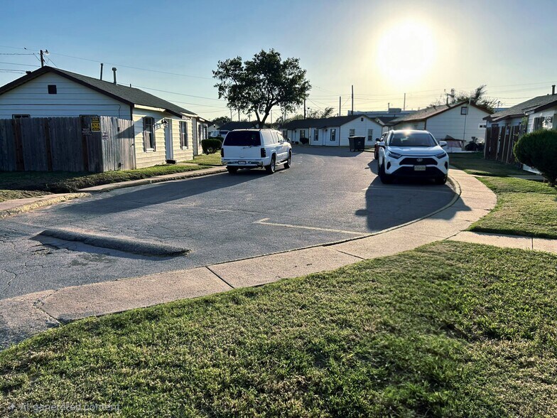 More Photos Of 2011 NW Hoover Ave, Lawton Apartments For Sale