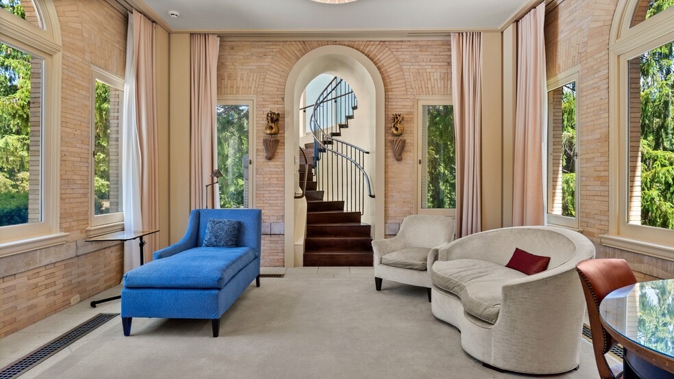 More Photos Of 11 Hawthorne Rd, Lenox Hotel For Sale