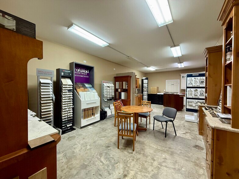 More Photos Of 2914 Kenilworth Blvd, Sebring Industrial For Sale