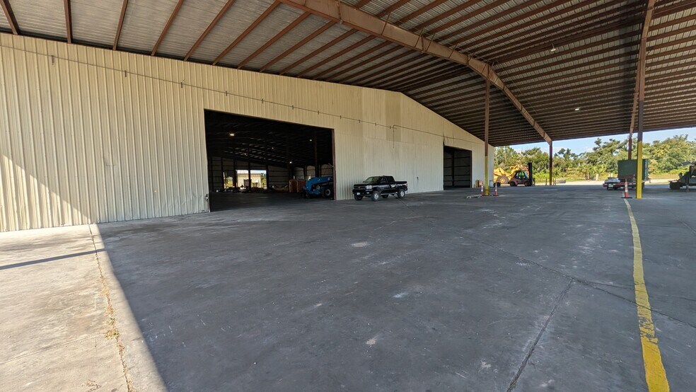 More Photos Of 1509 S Byron Butler Pky, Perry Manufacturing For Lease