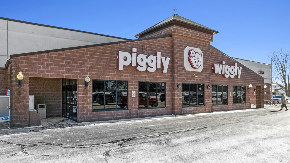 Primary Photo Of 450 Grandview Ave, Campbellsport Supermarket For Sale