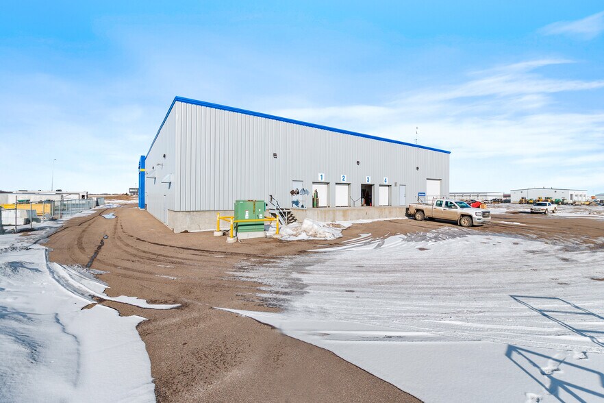 More Photos Of 5267 67 Av, Lloydminster Warehouse For Lease