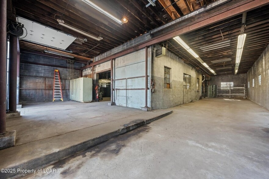 More Photos Of 36 Atherton Ave, Wyoming Warehouse For Sale