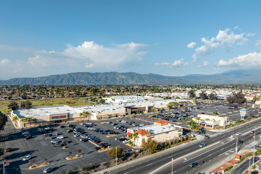 More Photos Of 2200 W Florida Ave, Hemet Unknown For Lease