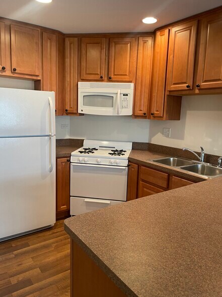 More Photos Of 6906 W 111th St, Worth Bar For Sale