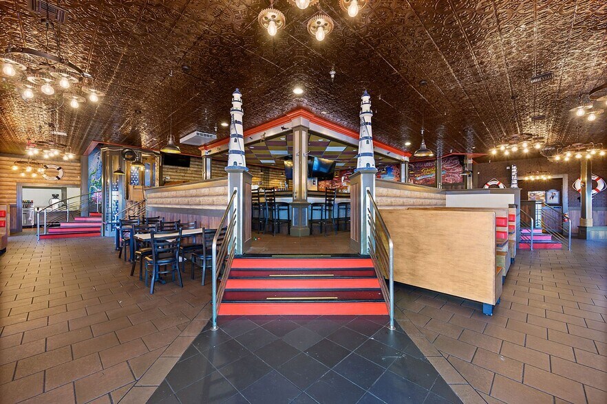 More Photos Of 11340 Princeton Pike, Cincinnati Restaurant For Lease