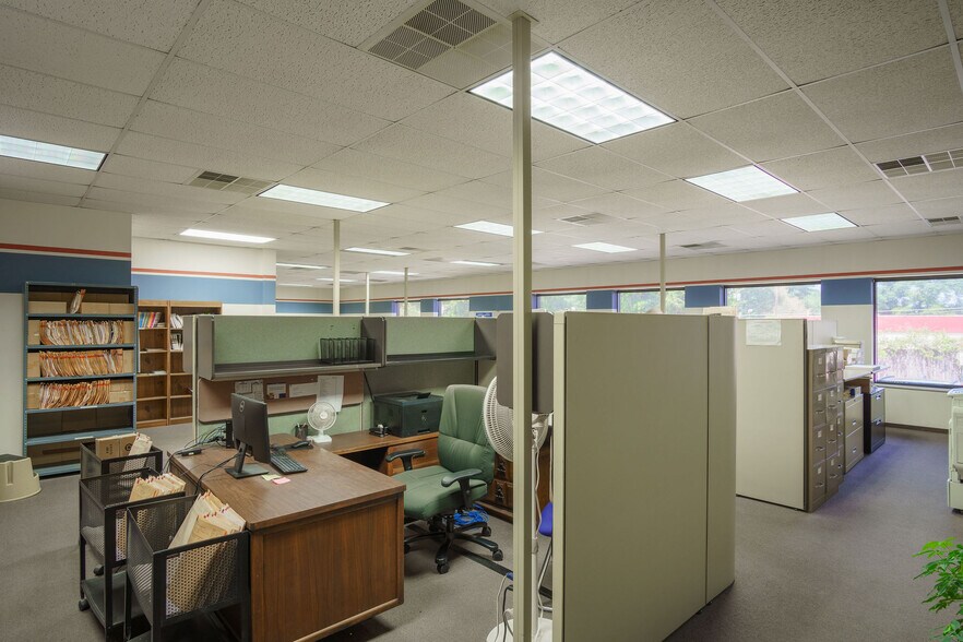 More Photos Of 611 S Mobberly Ave, Longview Flex For Sale