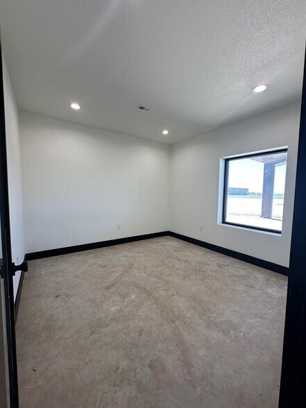 More Photos Of 538 US-62/180 Hwy, Seminole Flex For Sale