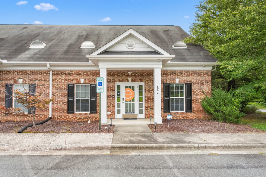More Photos Of 2802 Eric Ln, Burlington Office For Lease