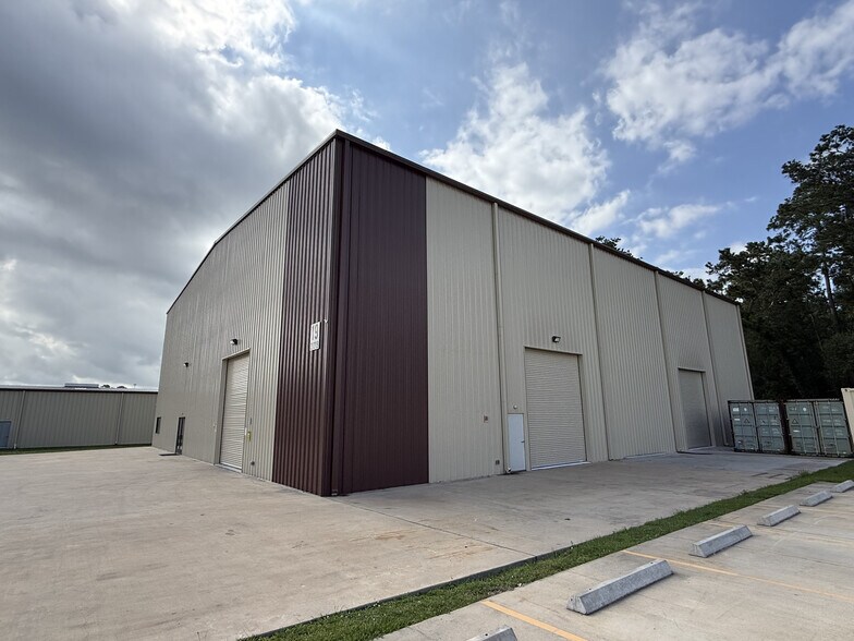 More Photos Of 21219 Blair Rd, Conroe Industrial For Sale