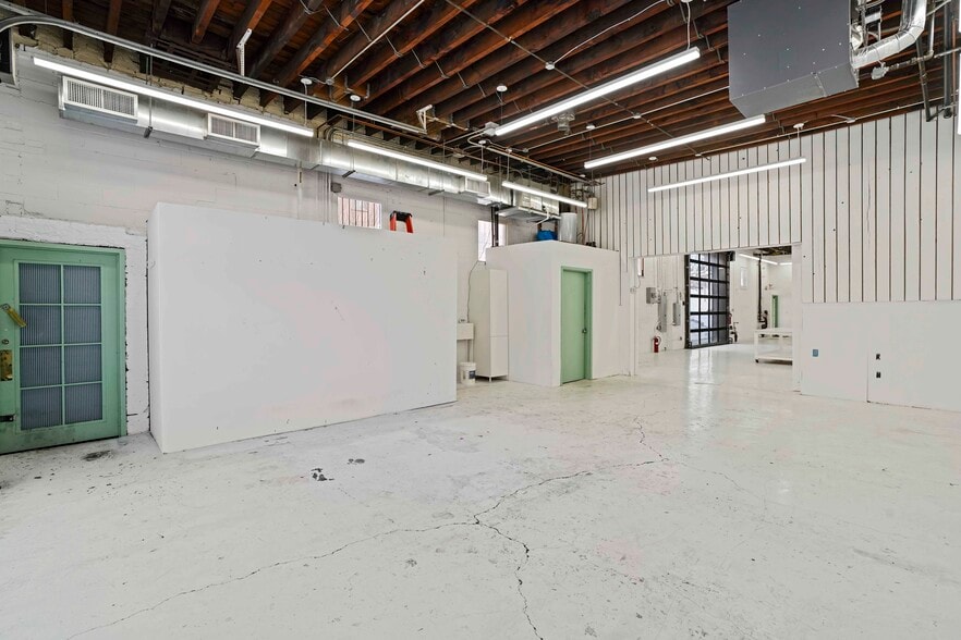 More Photos Of 219 Van Brunt St, Brooklyn Auto Repair For Sale