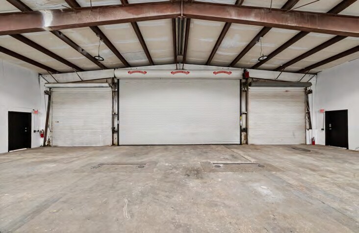 More Photos Of 12433 66th St N, Largo Flex For Sale