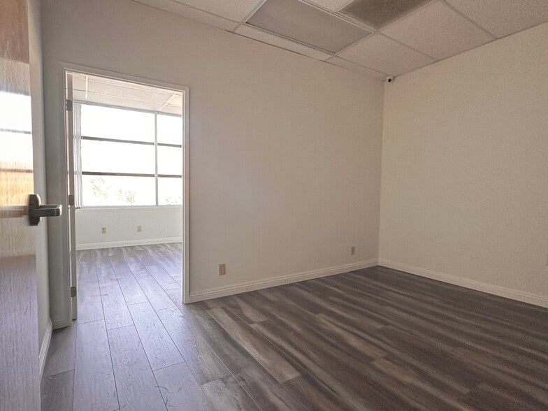 More Photos Of 1111 Corporate Center Dr, Monterey Park Loft Creative Space For Sale