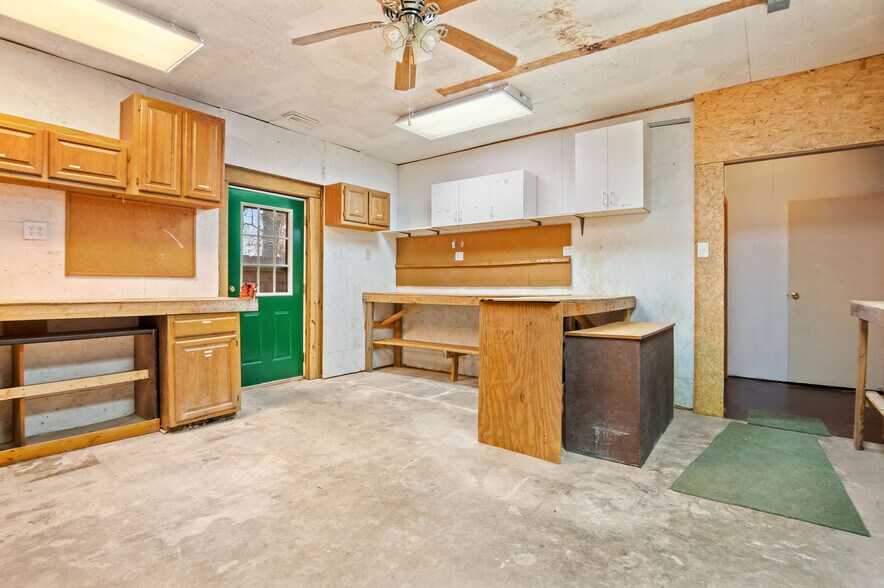 More Photos Of 201 N Wilmington St, Richlands General Retail For Sale