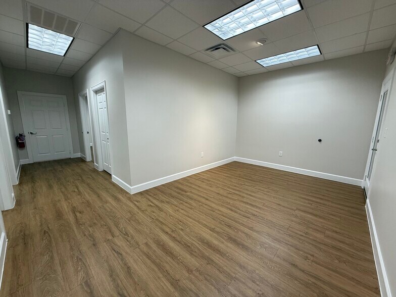 More Photos Of 7115 FM 2920, Spring Unknown For Lease