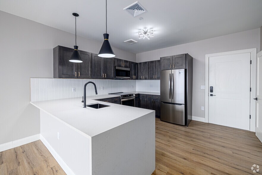 More Photos Of 920-924 Farmington Ave, West Hartford Apartments For Lease