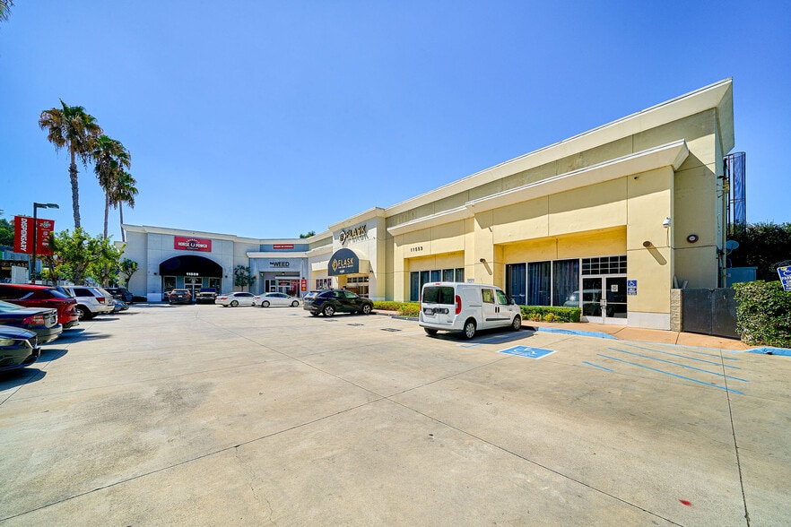 More Photos Of 11555-11561 Ventura Blvd, Studio City Storefront For Lease