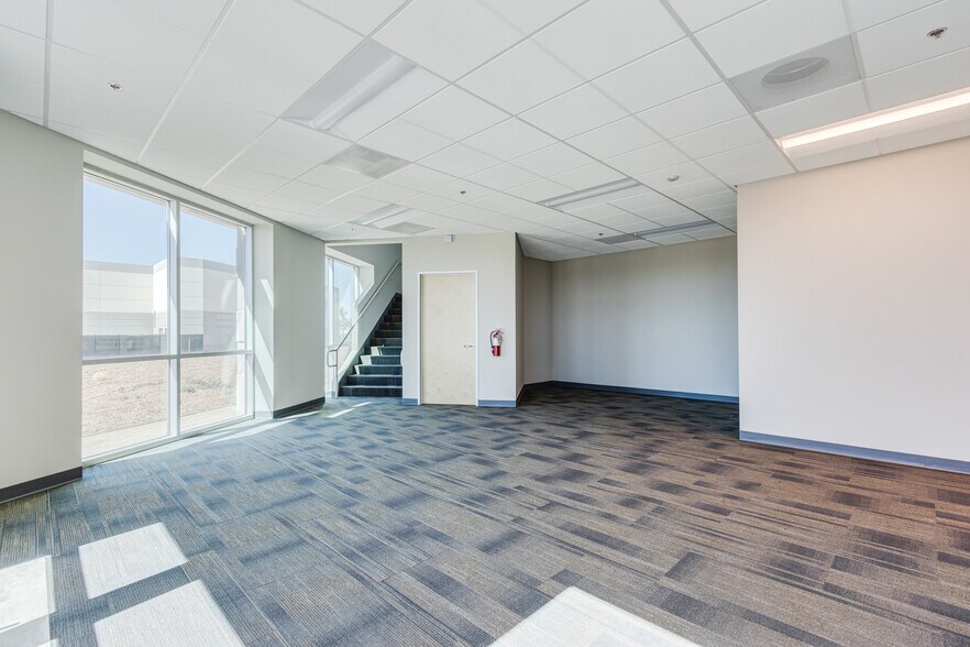 More Photos Of 14280 Rebecca St, Moreno Valley Service For Lease