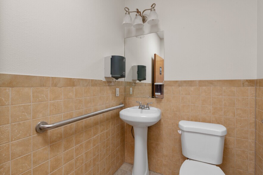 More Photos Of 3605 Interstate 30, Mesquite Medical For Lease