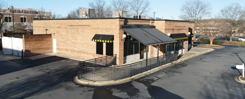 More Photos Of 2530 Sardis Rd N, Charlotte Restaurant For Lease