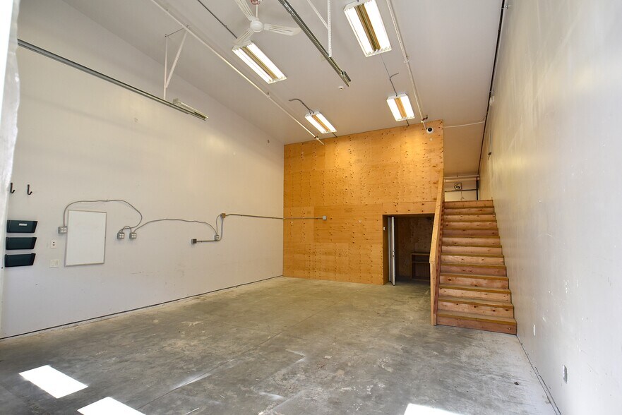 More Photos Of 9903 209 St NW, Edmonton Warehouse For Sale