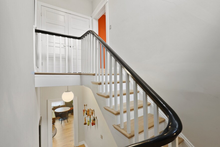 More Photos Of 1019 Cathedral St, Baltimore Office Residential For Sale