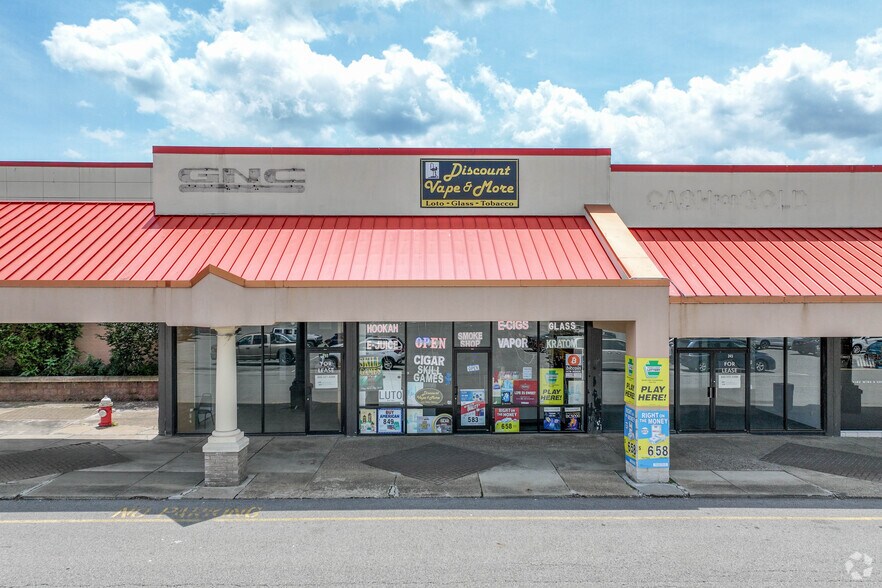 More Photos Of 200-300 Hillcrest Shopping Ctr, New Kensington Unknown For Lease