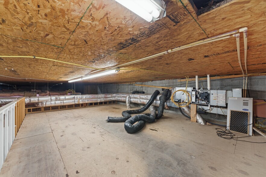 More Photos Of 1117 Willow Dr, Waynesburg Warehouse For Sale