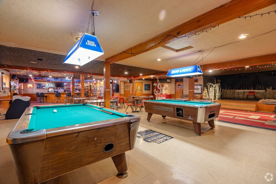 More Photos Of 199 E Hwy 60, Pekin Bar For Sale