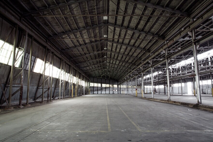 More Photos Of 205 S Mission Rd, Los Angeles Warehouse For Lease