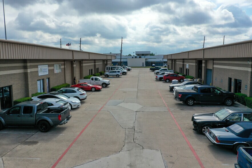 More Photos Of 6125 W Sam Houston Pky N, Houston Unknown For Lease