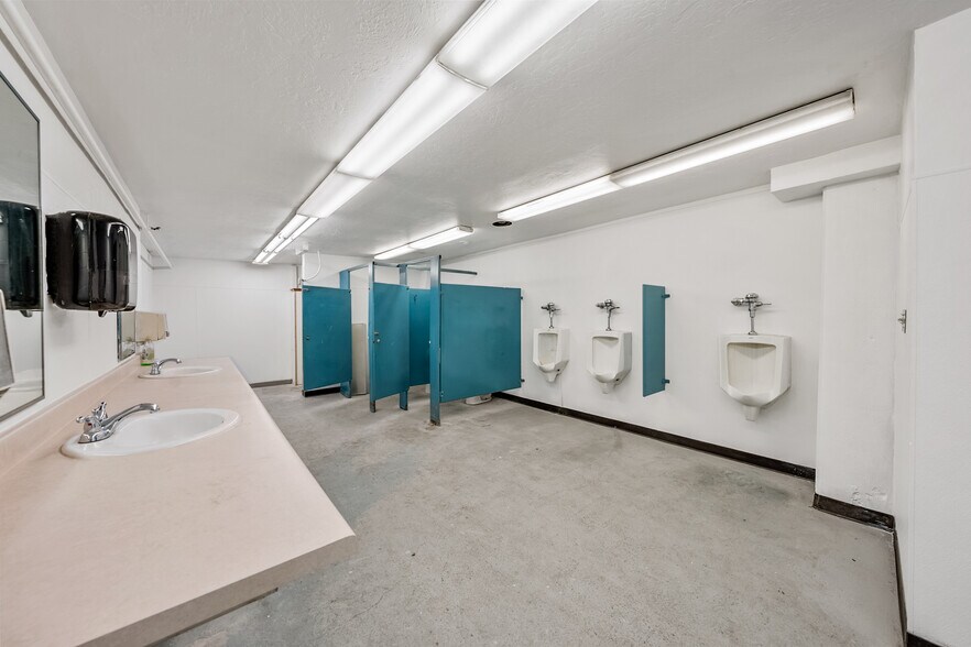 More Photos Of 1385 Antelope Rd, White City Manufacturing For Lease