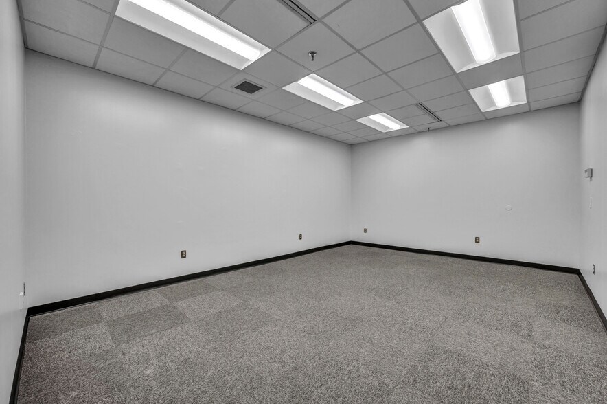 More Photos Of 290 Roberts St, East Hartford Office For Lease