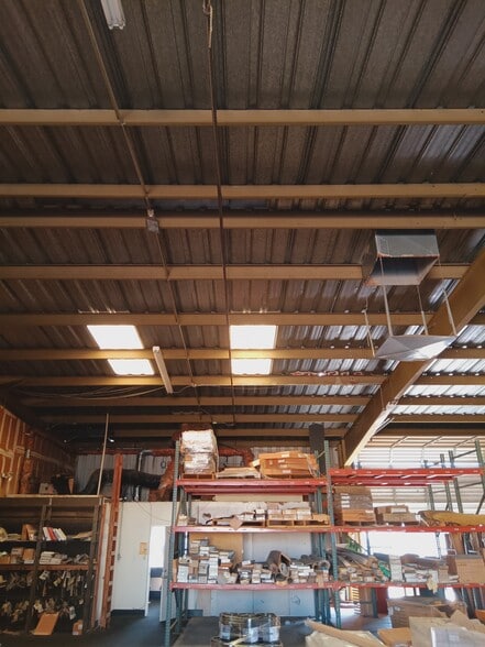 More Photos Of 4608 District Blvd, Bakersfield Warehouse For Sale