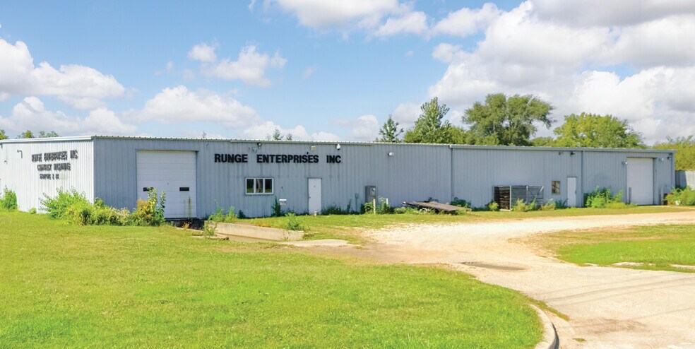 Primary Photo Of 1N020 Thryselius Dr, Elburn Warehouse For Sale