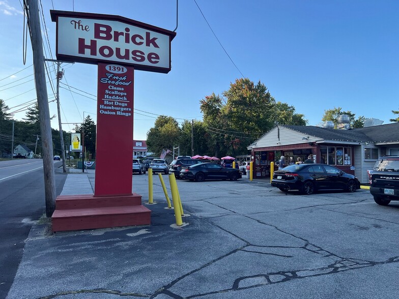 Primary Photo Of 1391 Hooksett Rd, Hooksett Restaurant For Sale