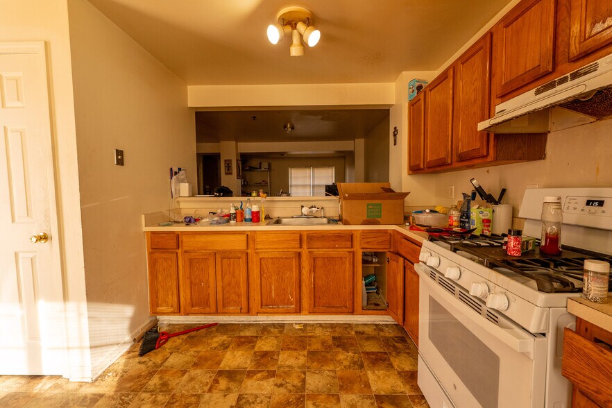 More Photos Of 21 Jay St, Lakewood Multifamily For Sale